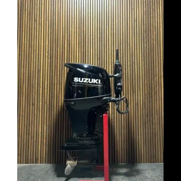 Suzuki 140 HP EFI ’20 outboard engine