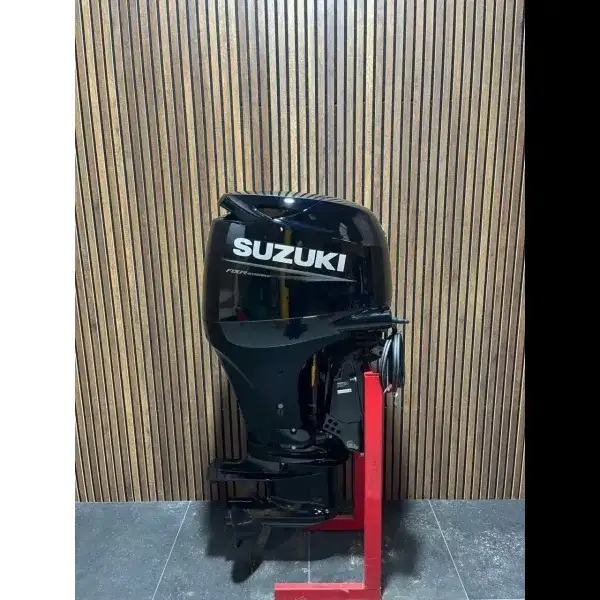 Suzuki 100 HP EFI outboard engine